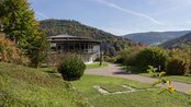 Ausblick Claudia-Wilhelm-Saal mit Landschaft