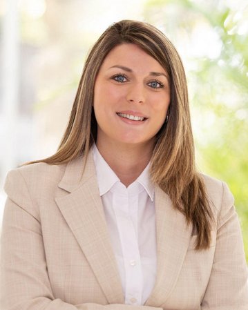 Madeleine Coombes (Personalleitung)